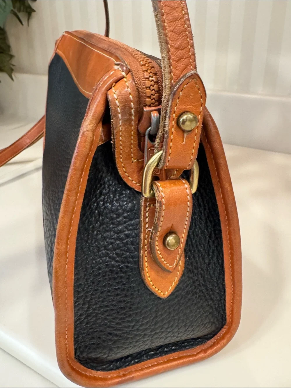 Dooney and Bourke Vintage Black Leather Crossbody Shoulder Bag Made in USA - Picture 6 of 16